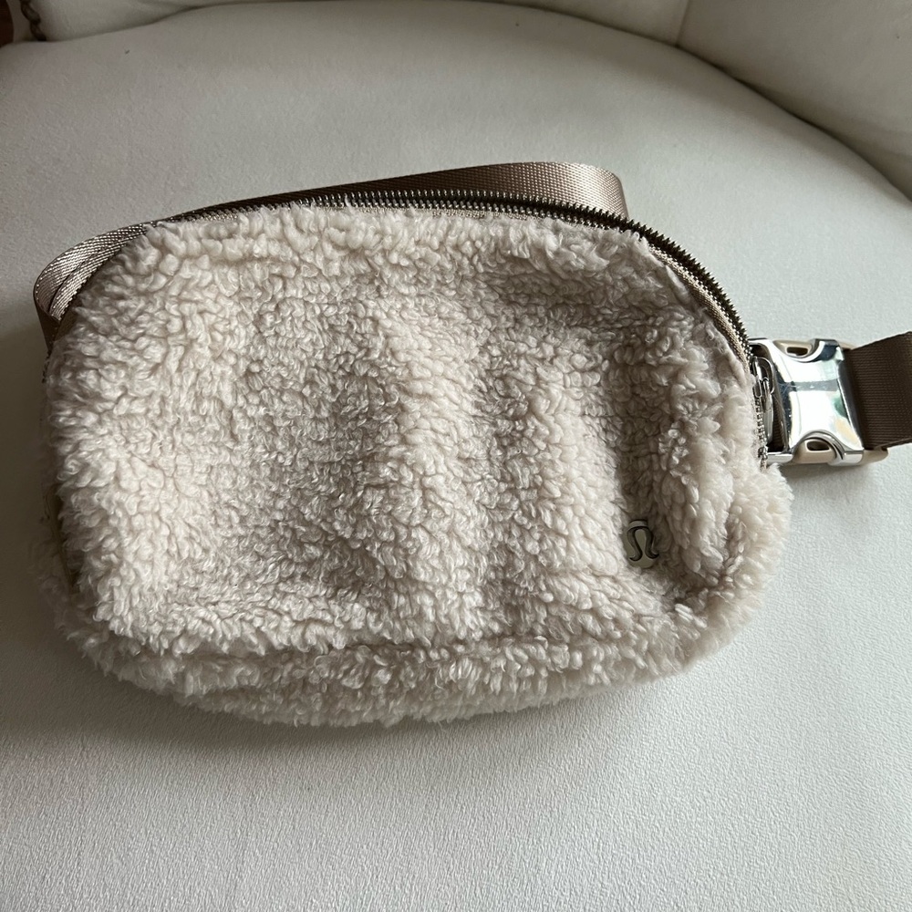 Sherpa Belt Bag in Cream